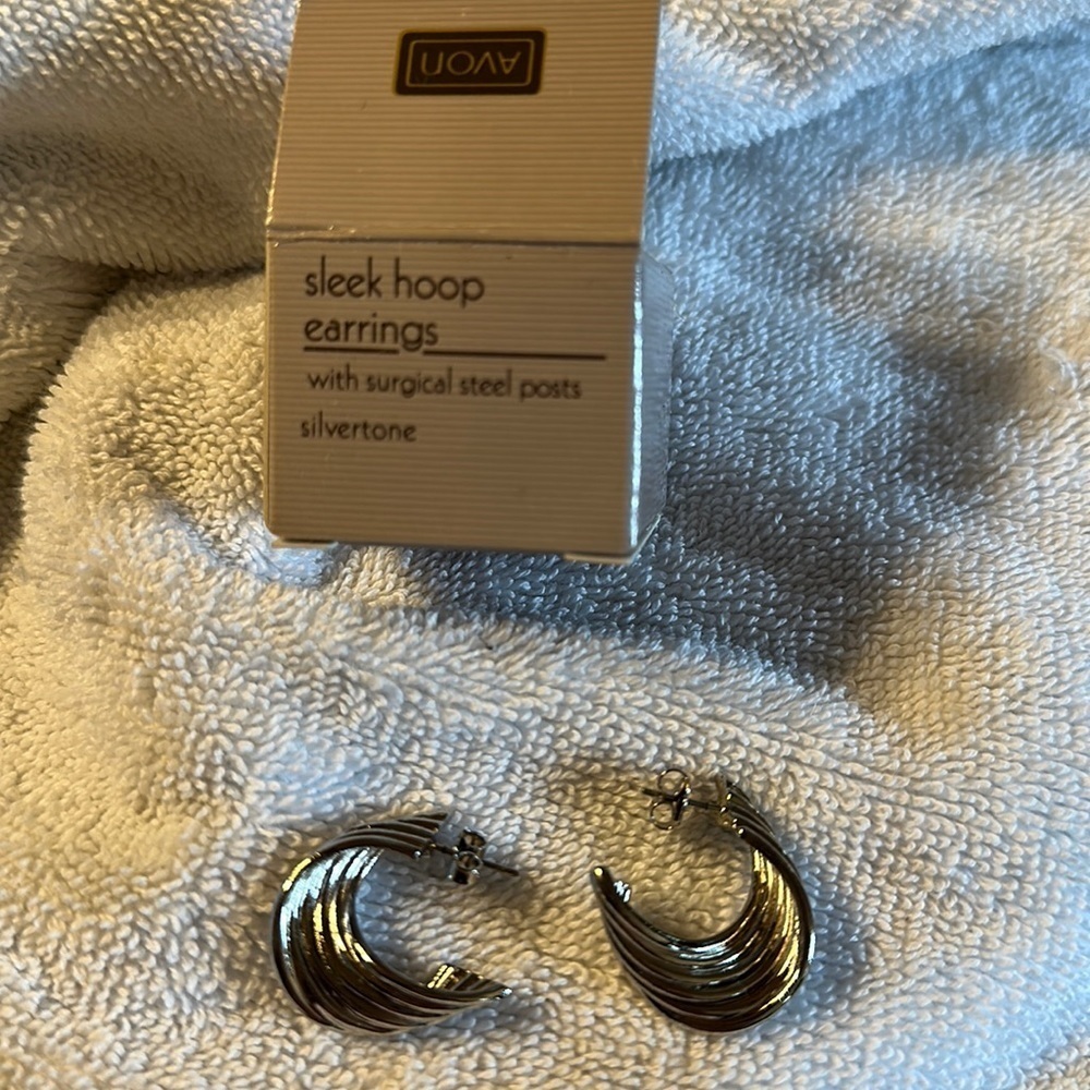 Avon 1990 Vintage Sleek Hoop Earrings SilverTone